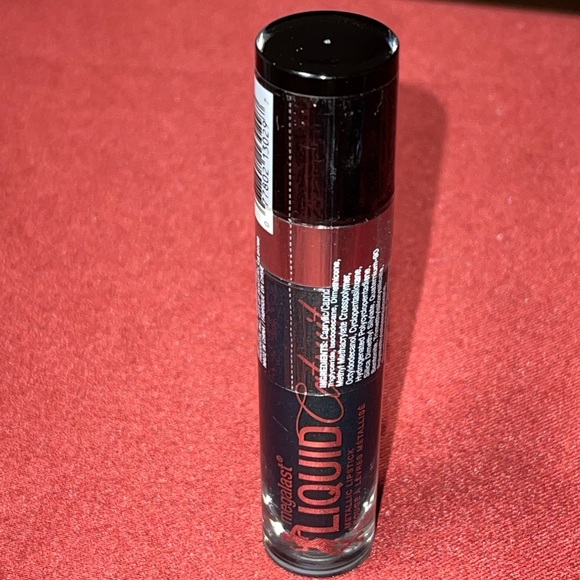 Wet n Wild Metallic Green Lipstick - Picture 2 of 3